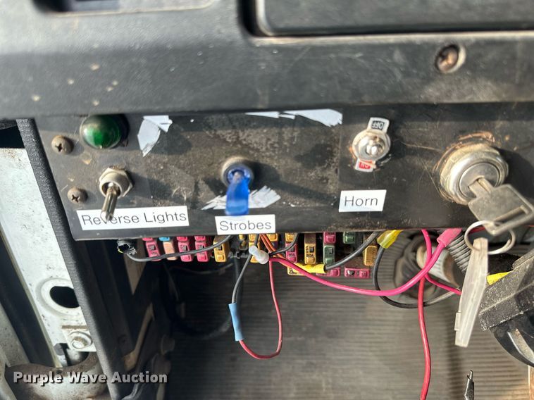 image for item DV0549 2001 International 4700 dump truck