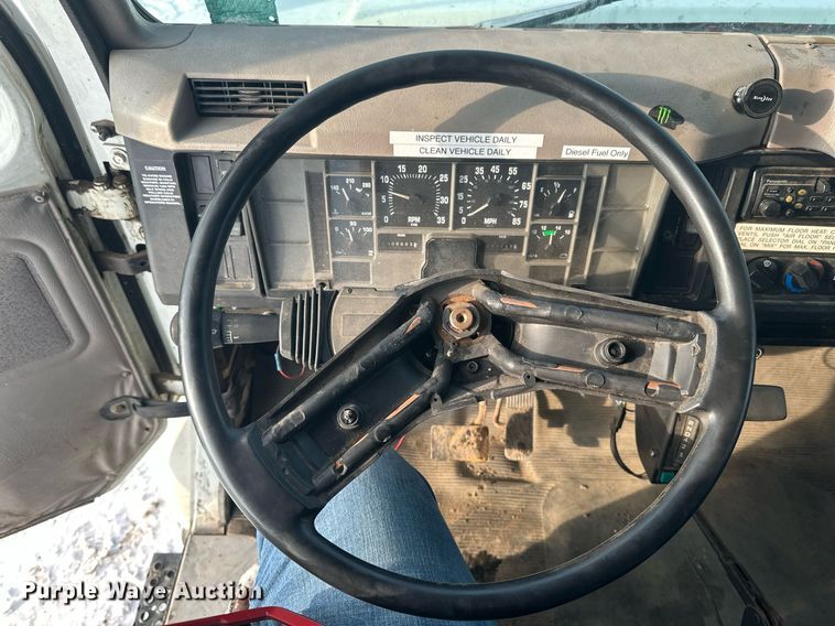 image for item DV0549 2001 International 4700 dump truck