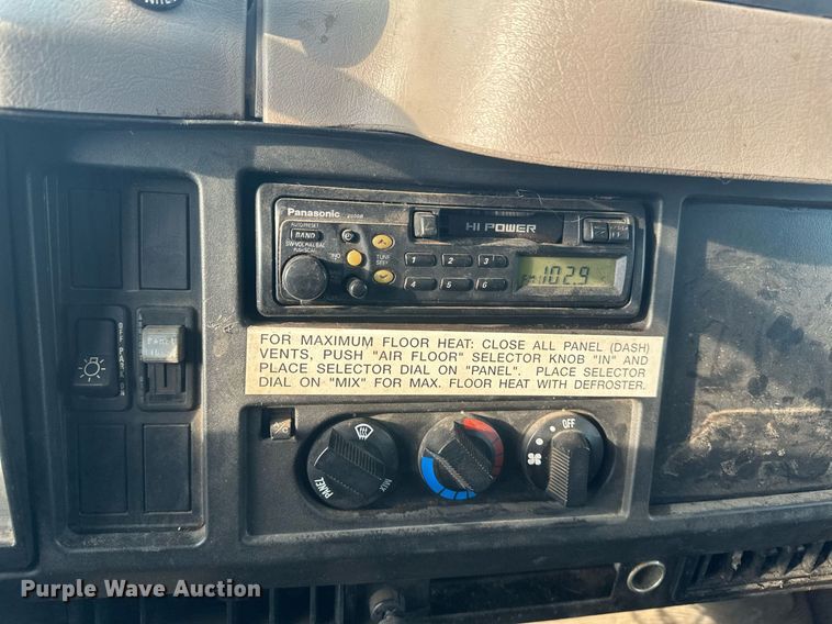 image for item DV0549 2001 International 4700 dump truck