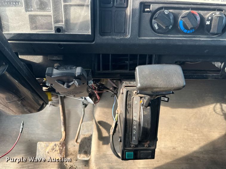 image for item DV0549 2001 International 4700 dump truck