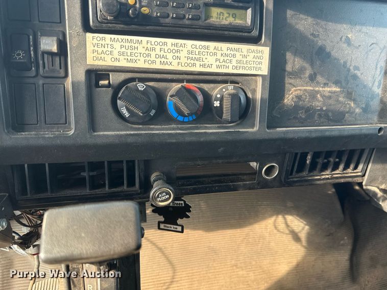 image for item DV0549 2001 International 4700 dump truck