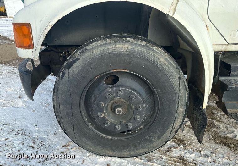 image for item DV0549 2001 International 4700 dump truck