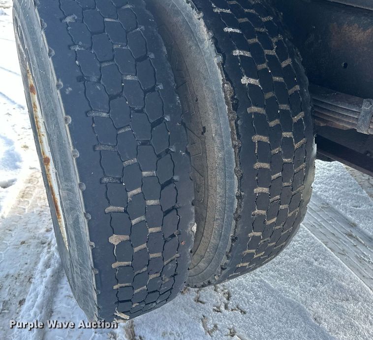 image for item DV0549 2001 International 4700 dump truck