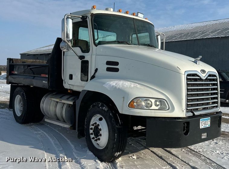 image for item DV0552 2007 Mack CXN612 dump truck