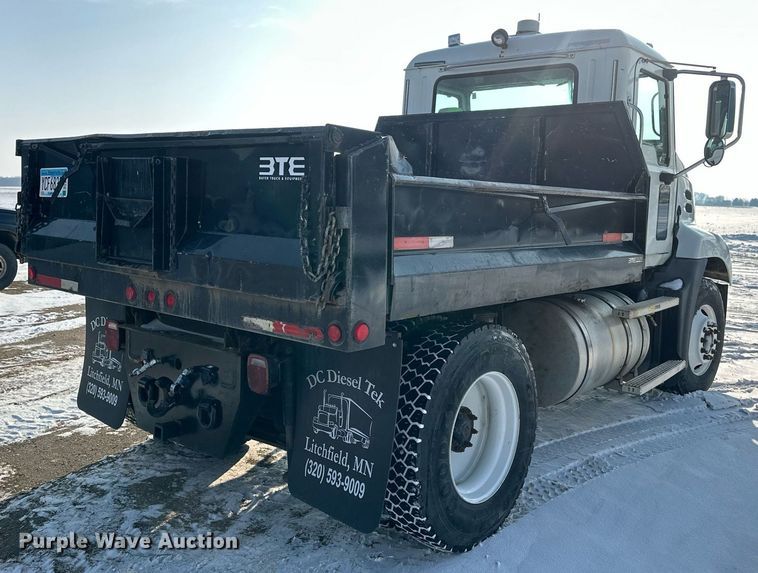 image for item DV0552 2007 Mack CXN612 dump truck