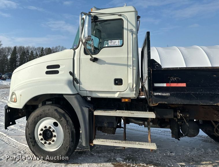 image for item DV0552 2007 Mack CXN612 dump truck