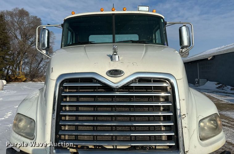 image for item DV0552 2007 Mack CXN612 dump truck