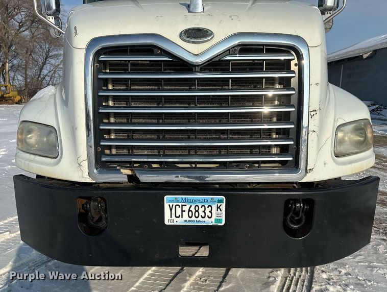 image for item DV0552 2007 Mack CXN612 dump truck