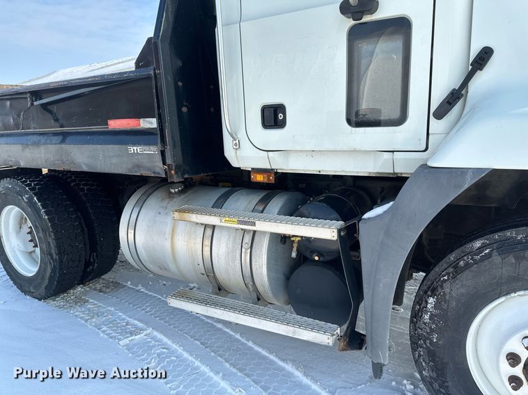 image for item DV0552 2007 Mack CXN612 dump truck