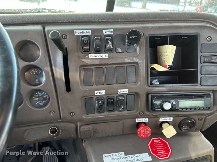 image for item DV0552 2007 Mack CXN612 dump truck