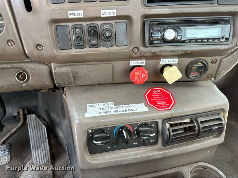 image for item DV0552 2007 Mack CXN612 dump truck