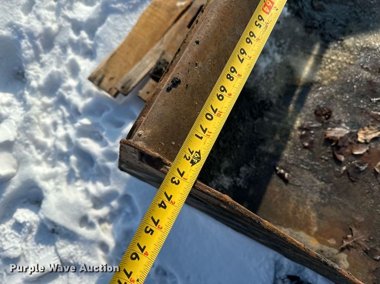 image for item DV0557 73