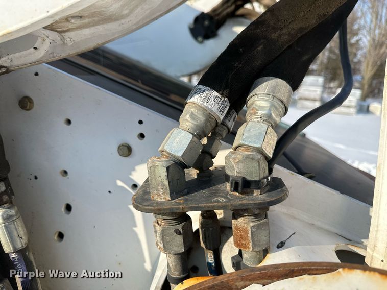 image for item DV0562 2014 Bobcat  S750 skid steer loader