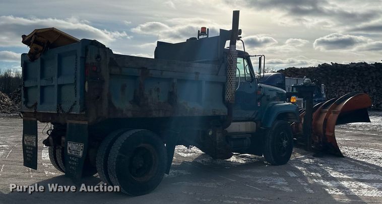 image for item DV0566 1995 International  2554 dump truck