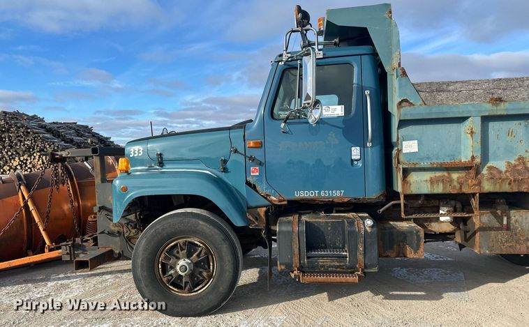 image for item DV0566 1995 International  2554 dump truck