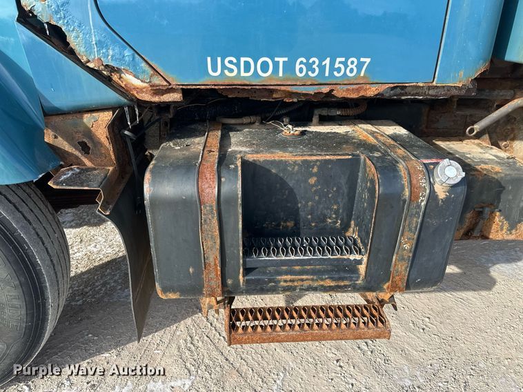 image for item DV0566 1995 International  2554 dump truck