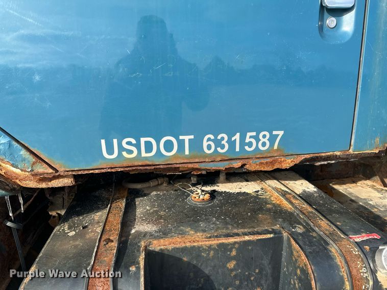 image for item DV0566 1995 International  2554 dump truck