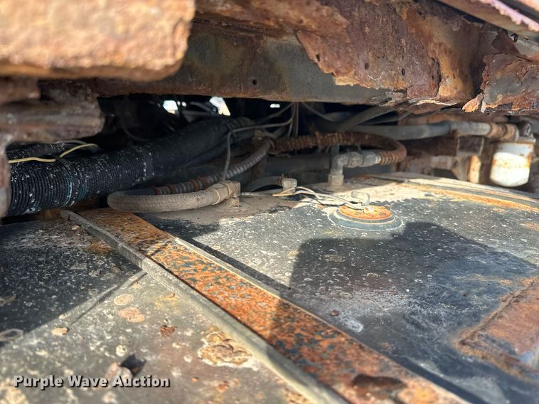 image for item DV0566 1995 International  2554 dump truck