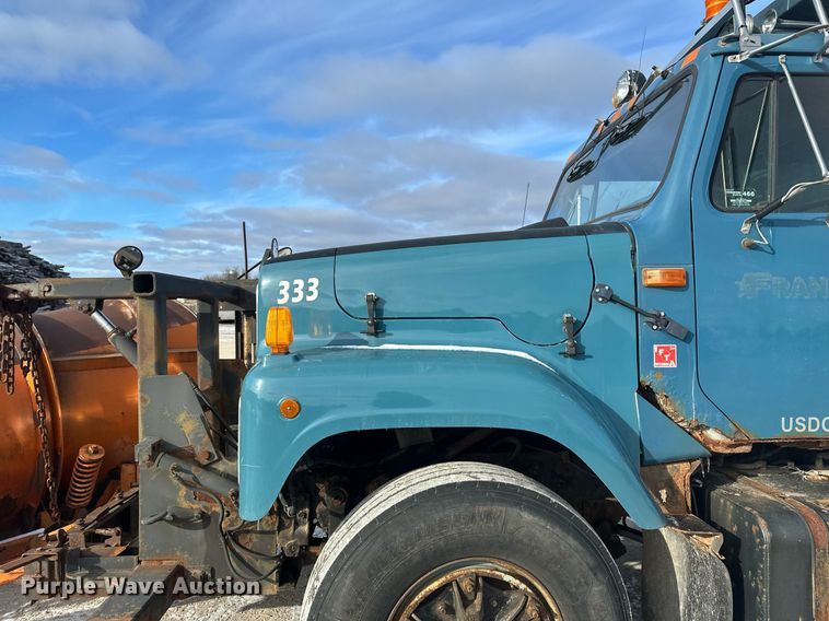image for item DV0566 1995 International  2554 dump truck