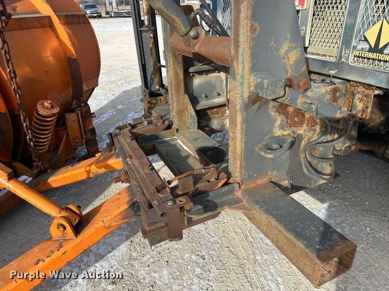 image for item DV0566 1995 International  2554 dump truck