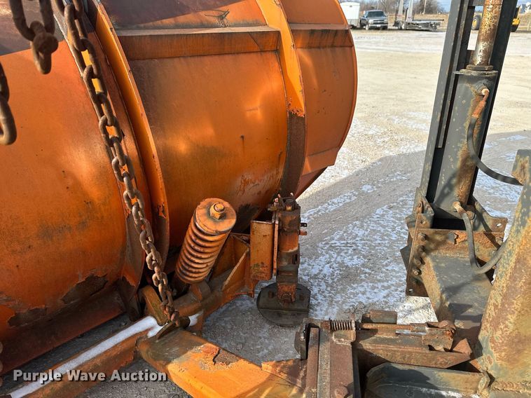 image for item DV0566 1995 International  2554 dump truck