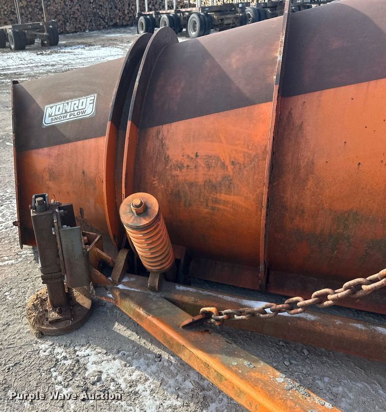 image for item DV0566 1995 International  2554 dump truck