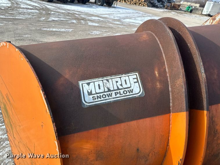 image for item DV0566 1995 International  2554 dump truck