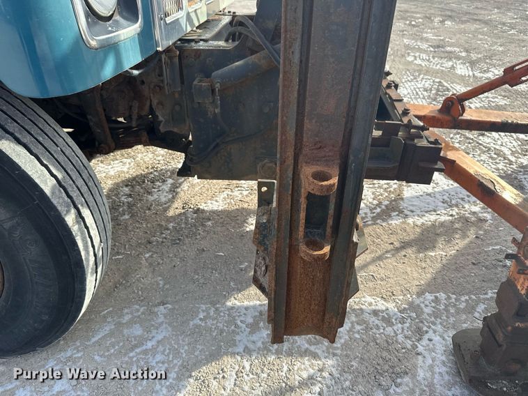 image for item DV0566 1995 International  2554 dump truck