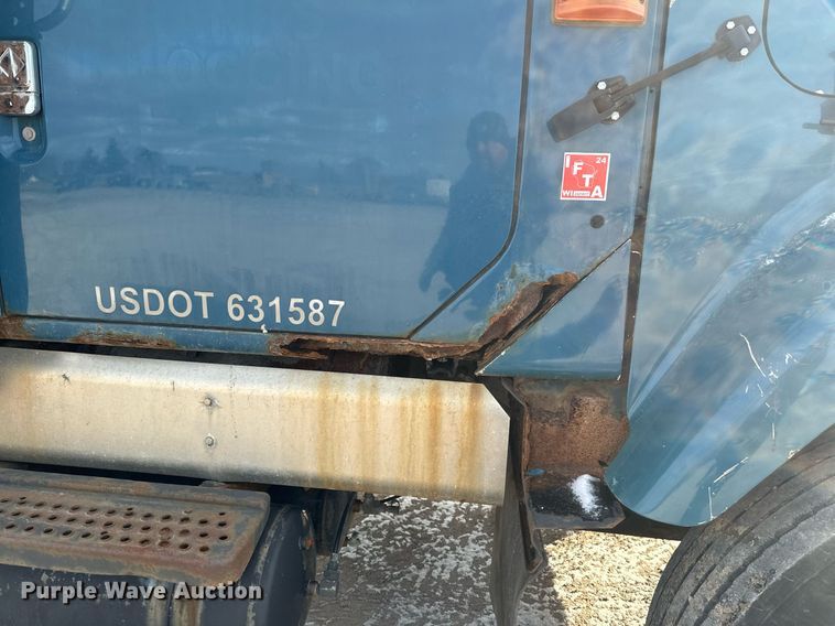 image for item DV0566 1995 International  2554 dump truck