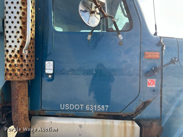 image for item DV0566 1995 International  2554 dump truck