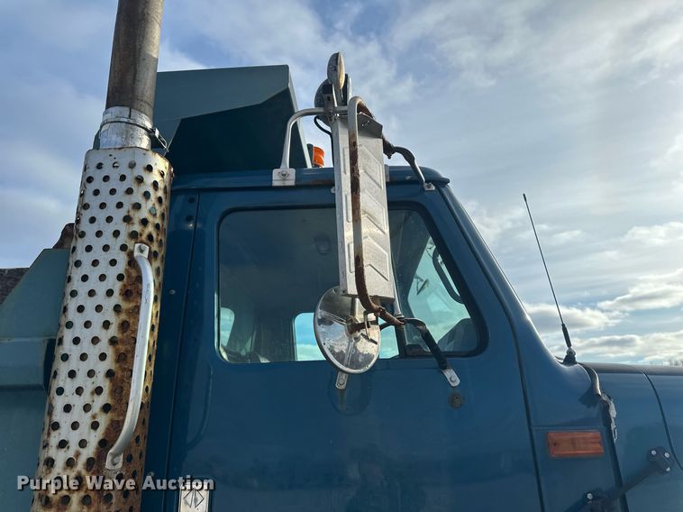 image for item DV0566 1995 International  2554 dump truck