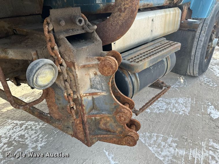 image for item DV0566 1995 International  2554 dump truck