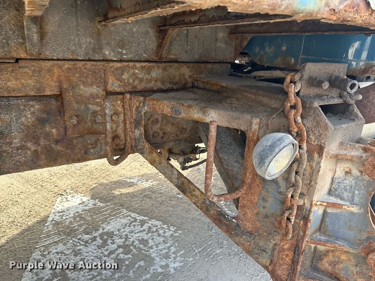 image for item DV0566 1995 International  2554 dump truck