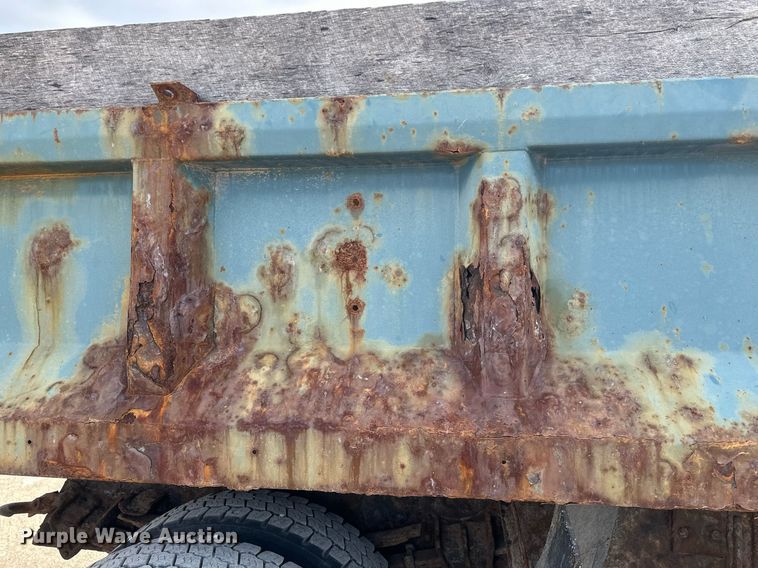 image for item DV0566 1995 International  2554 dump truck