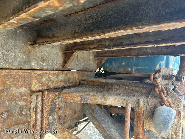 image for item DV0566 1995 International  2554 dump truck