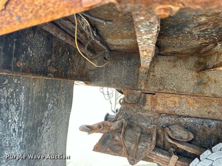 image for item DV0566 1995 International  2554 dump truck