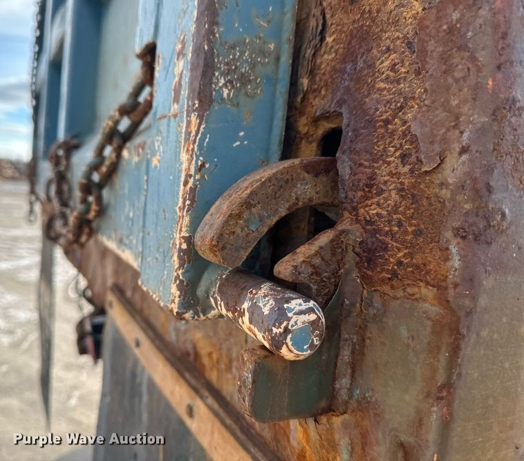 image for item DV0566 1995 International  2554 dump truck