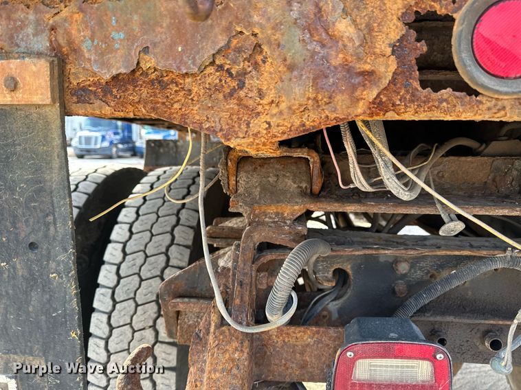 image for item DV0566 1995 International  2554 dump truck