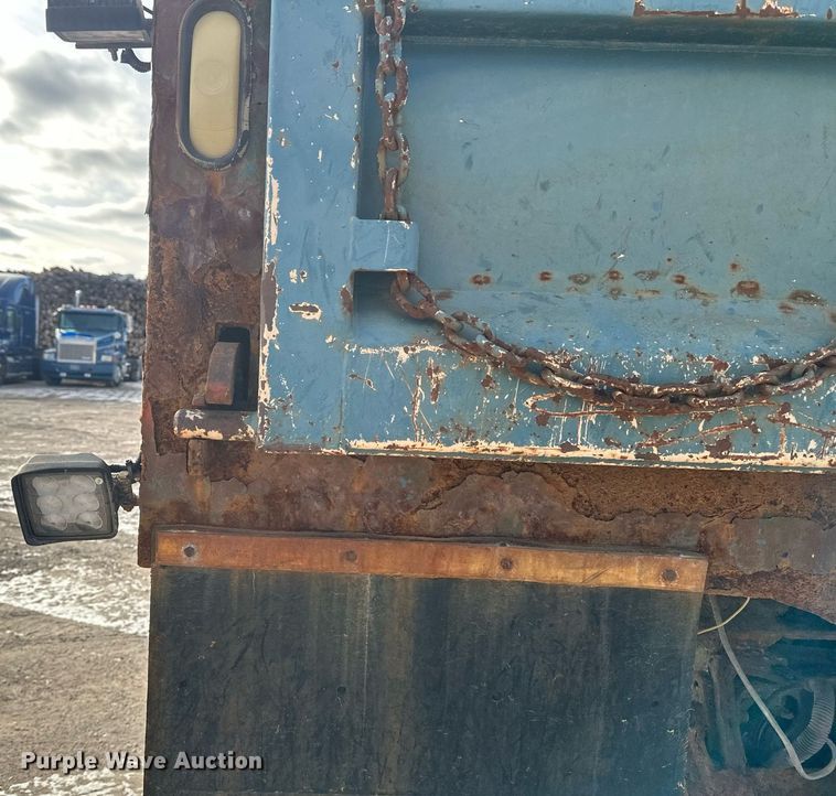 image for item DV0566 1995 International  2554 dump truck