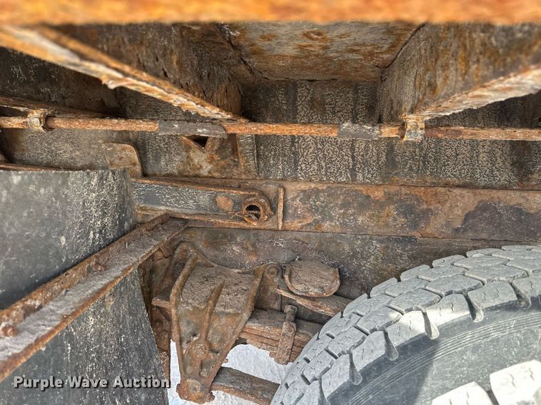 image for item DV0566 1995 International  2554 dump truck