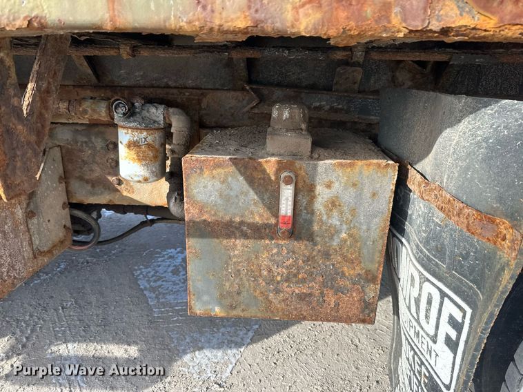 image for item DV0566 1995 International  2554 dump truck