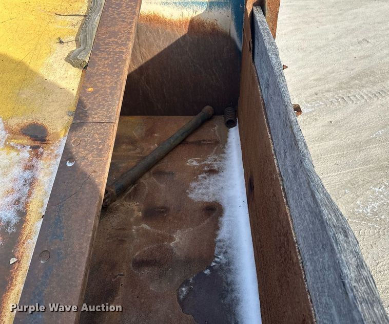 image for item DV0566 1995 International  2554 dump truck