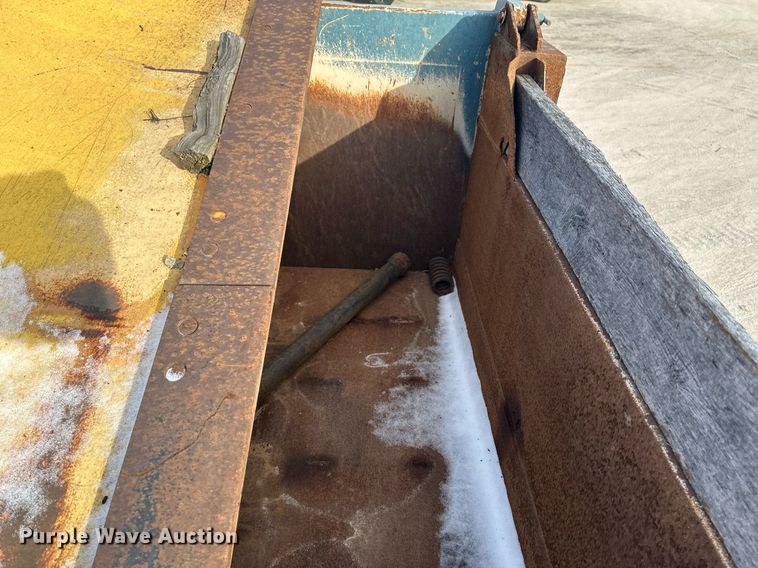 image for item DV0566 1995 International  2554 dump truck