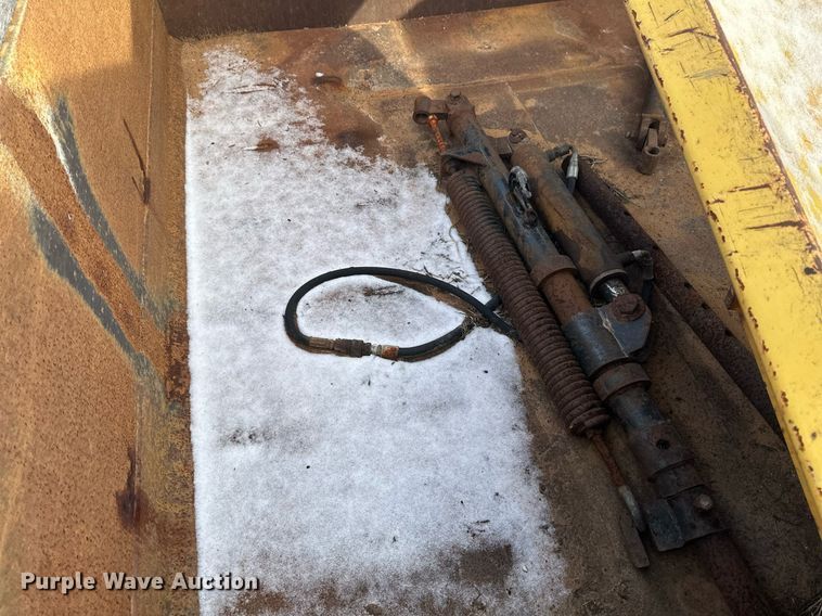 image for item DV0566 1995 International  2554 dump truck