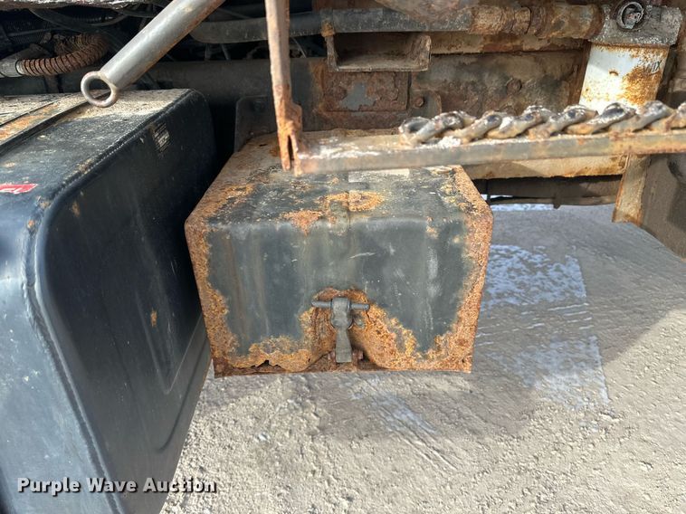 image for item DV0566 1995 International  2554 dump truck