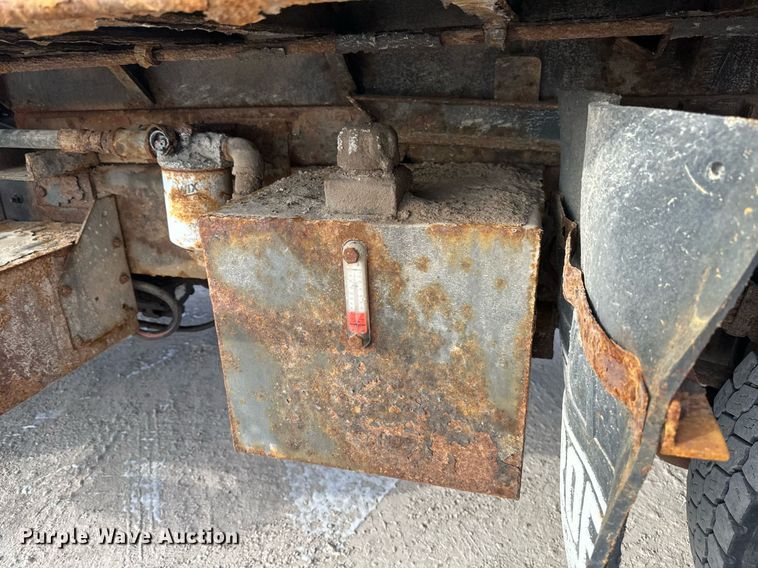 image for item DV0566 1995 International  2554 dump truck