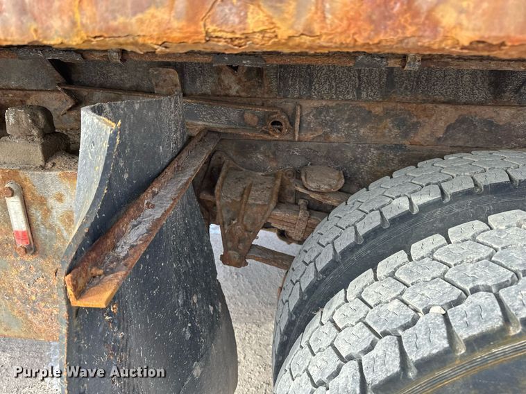 image for item DV0566 1995 International  2554 dump truck