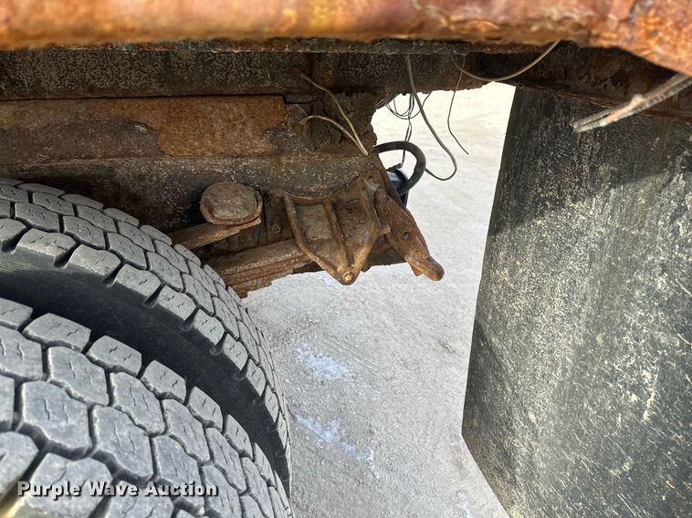 image for item DV0566 1995 International  2554 dump truck