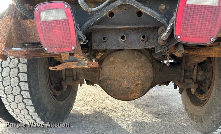 image for item DV0566 1995 International  2554 dump truck