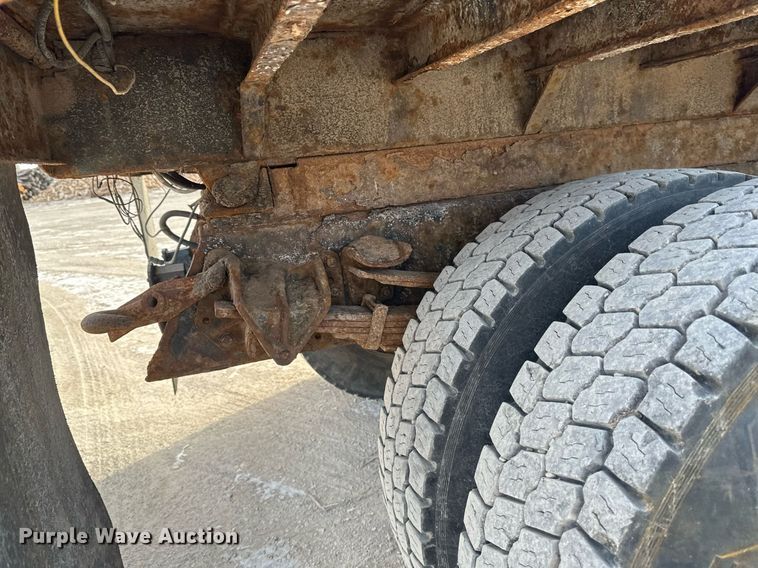 image for item DV0566 1995 International  2554 dump truck